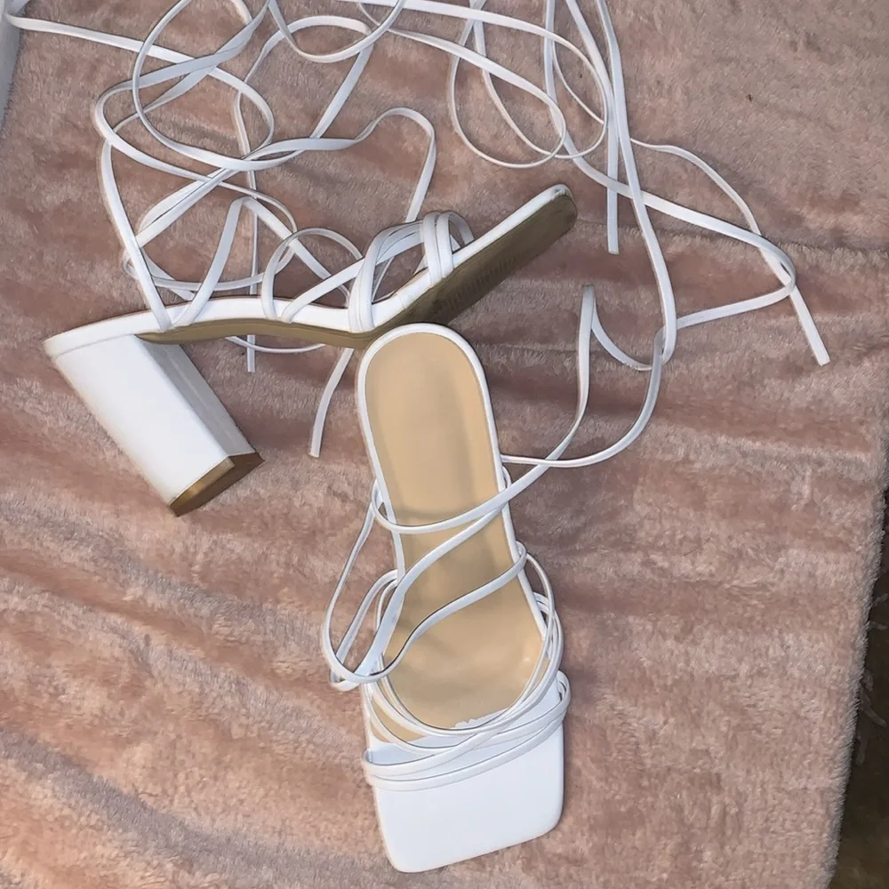 Strappy heels - Picture 4 of 4